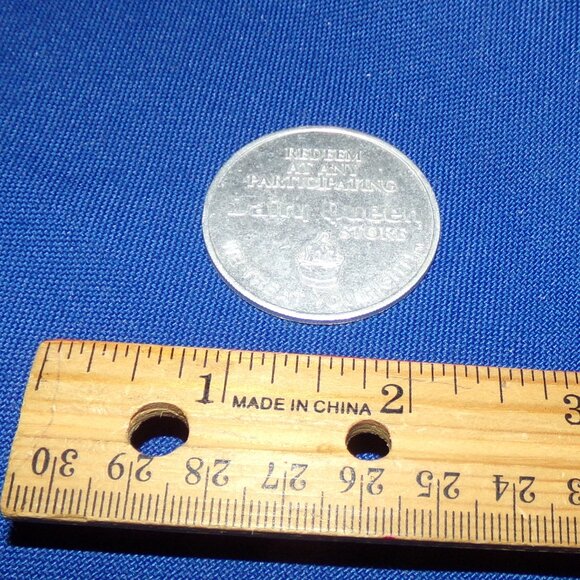 Vintage Dairy Queen Free Sundae 5oz .40 Cent Coin Token - Picture 2 of 2